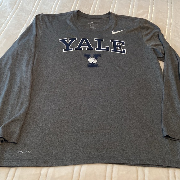 The Nike Tee dry fit Yale long-sleeve shirt, size XL - Picture 5 of 8